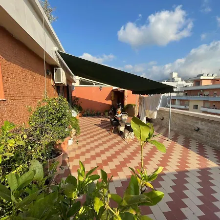 Venus - Cozy With Terrace Apartment *