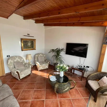 Venus - Cozy With Terrace Apartment