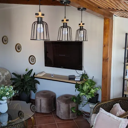 Venus - Cozy With Terrace Apartment